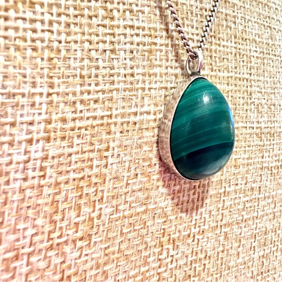 Sterling silver malachite pendant teardrop shape on a Sterling .925 chain - Picture 6 of 14